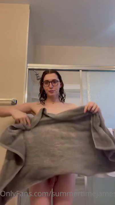 Watch summertimejames in bathroom with glasses Shemale Porn Videos | TranSexBig.