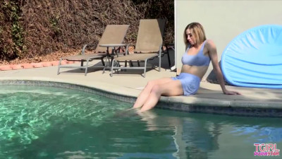 GROOBY.CLUB: LILY DEMURE FUCKED POOLSIDE!