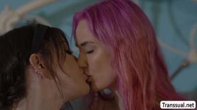 Busty babe gets her wet pussy fucked by shemale stepsister
